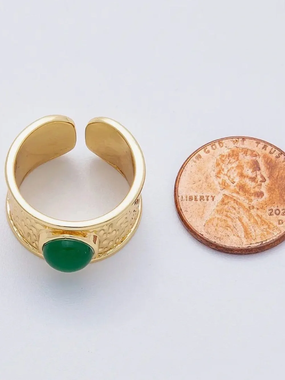 16K Gold Filled Red, Green Cabochon Gemstone Hammered Wide Band Ring - Picture 7 of 7